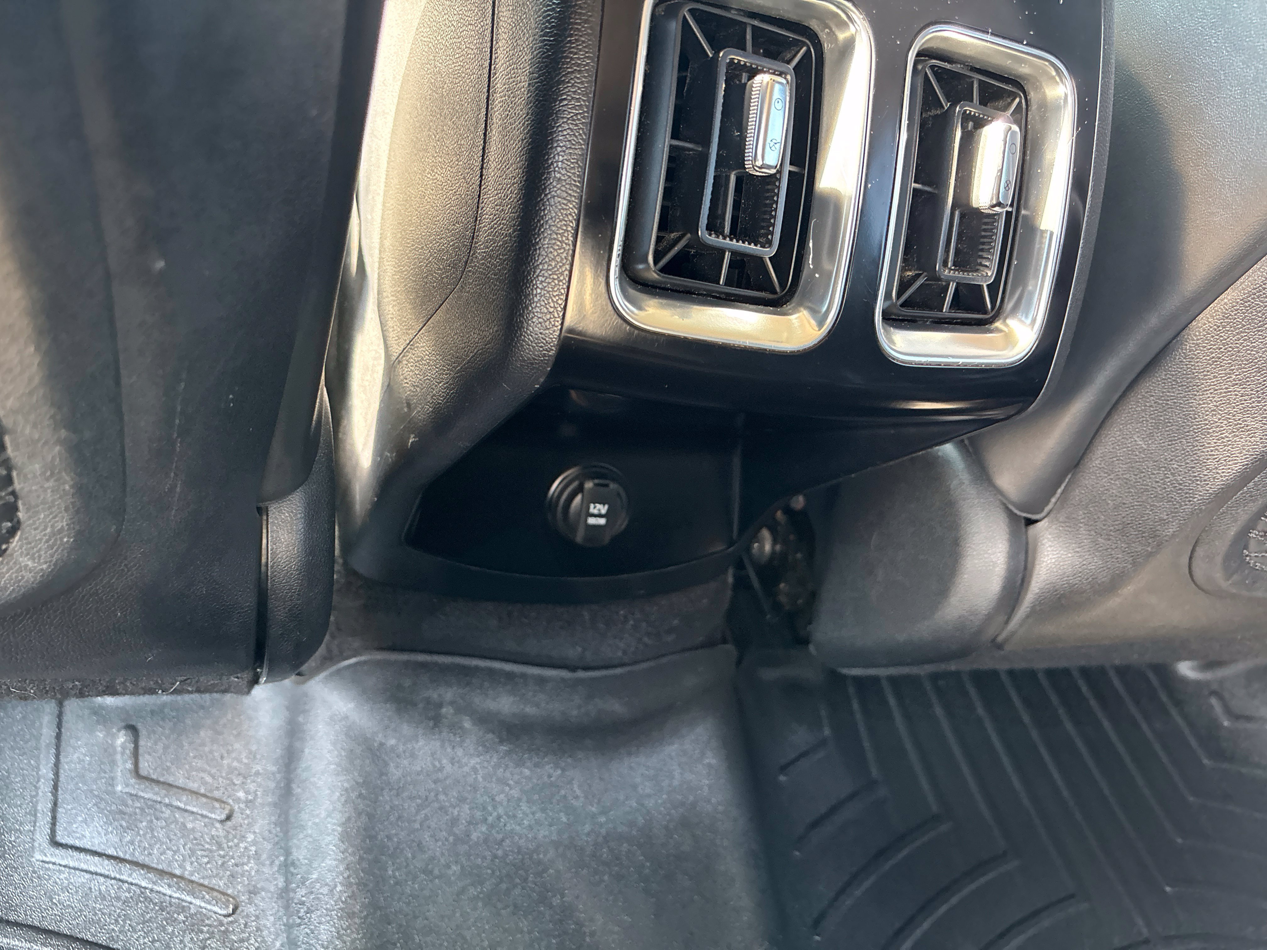 Used 2024 Kia Sorento S w/ Panoramic Sunroof Package FWD image 43