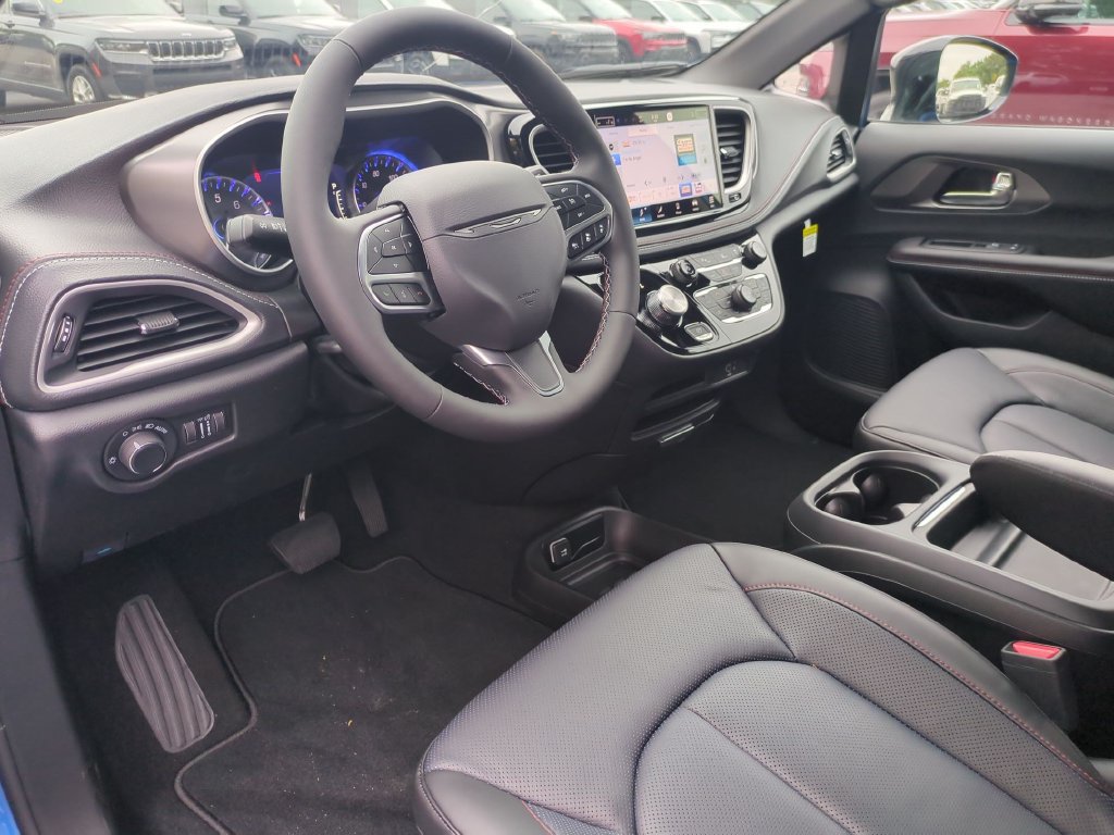 New 2027 Chrysler Pacifica Select FWD image 15