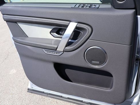 New 2025 Land Rover Discovery Sport Dynamic SE image 36