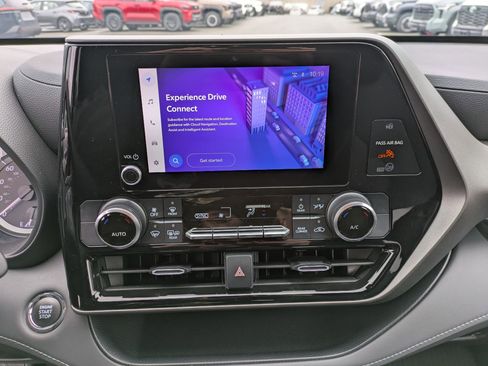 Used 2023 Toyota Highlander LE image 11