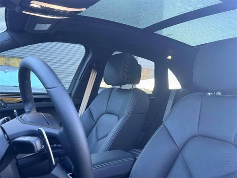 New 2025 Porsche Macan image 5