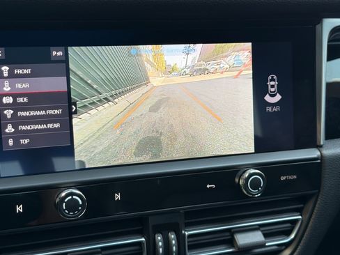 Used 2024 Porsche Macan AWD/4WD image 19