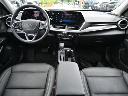 Used 2025 Chevrolet Trax ACTIV w/ Sunroof Package FWD image 29