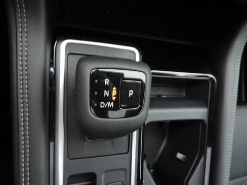 Used 2025 Nissan Pathfinder Platinum w/ Cargo Package FWD image 25