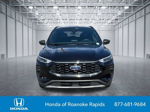 Used 2025 Ford Escape ST-Line FWD image 2