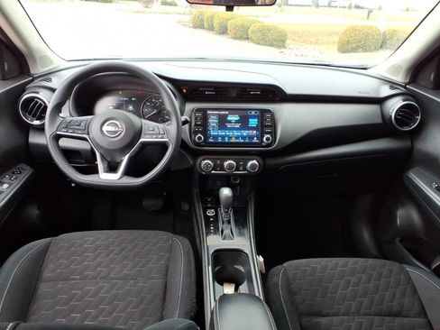 Used 2023 Nissan Kicks SV image 8