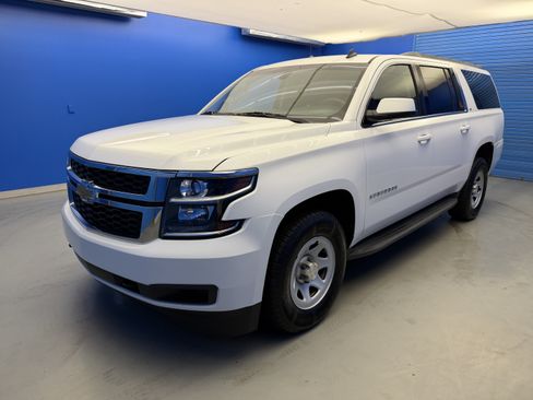 Used 2015 Chevrolet Suburban 4WD image 4