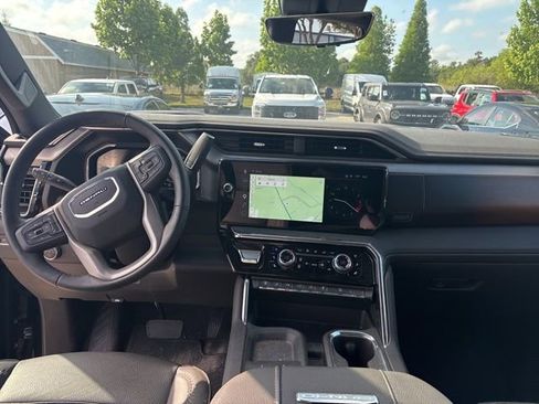 Used 2025 GMC Sierra 2500 Denali w/ Denali Reserve Package AWD/4WD image 11