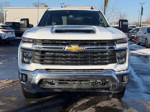 Used 2024 Chevrolet Silverado 2500 LT image 3