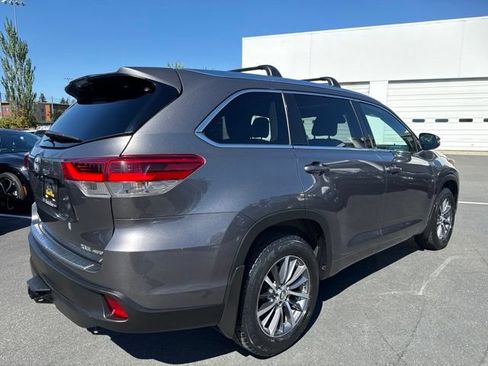 Used 2017 Toyota Highlander XLE AWD/4WD image 6