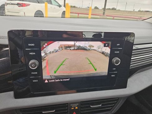 Used 2025 Volkswagen Jetta SE image 22