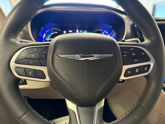 Used 2024 Chrysler Pacifica Limited FWD image 21