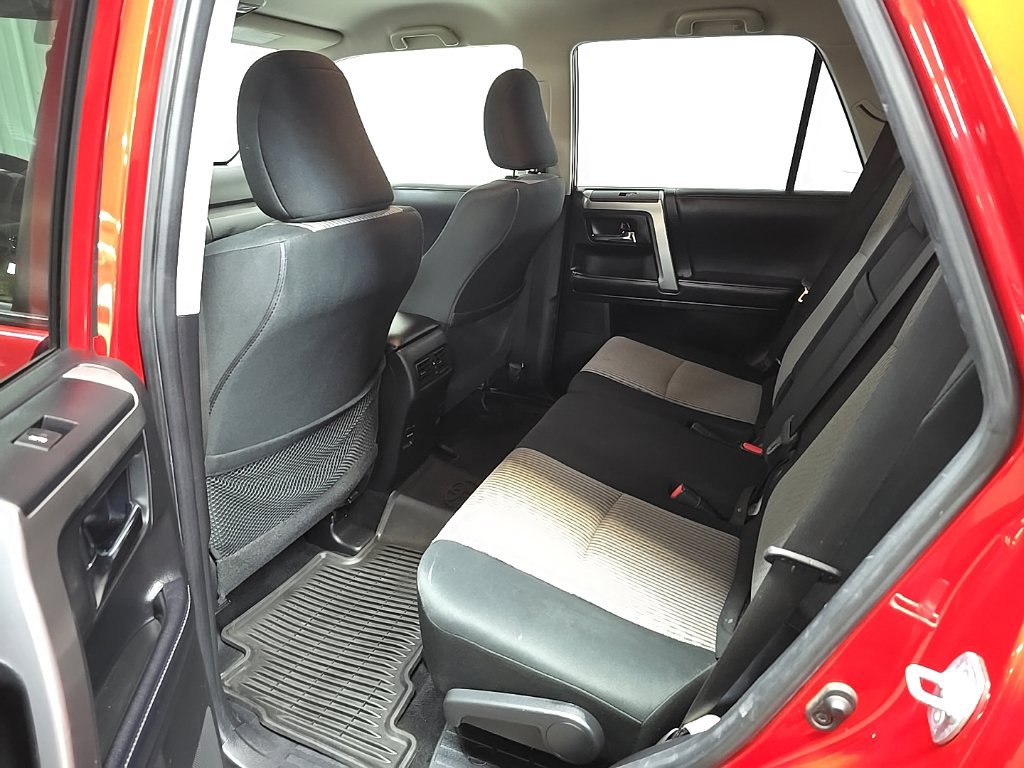 Used 2018 Toyota 4Runner SR5 AWD/4WD image 31