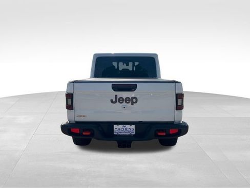 Used 2025 Jeep Gladiator Mojave w/ Convenience Group AWD/4WD image 5