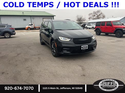 New 2026 Chrysler Pacifica Limited w/ S Appearance Package image 5