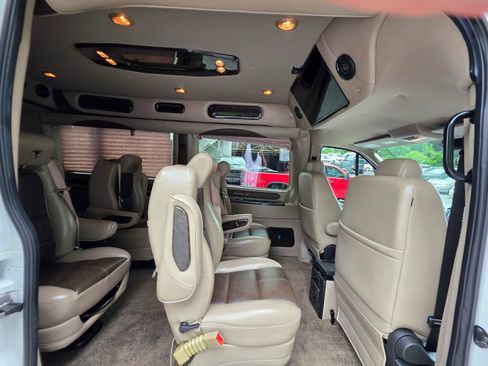 Used 2018 Ford Transit 250 148 Medium Roof w/ Exterior Upgrade Package RWD image 32