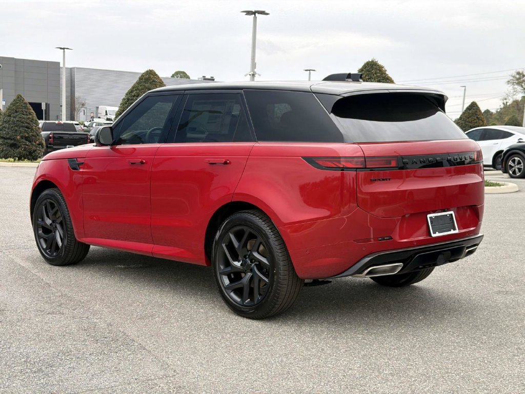 Used 2026 Land Rover Range Rover Sport Dynamic SE AWD/4WD image 3