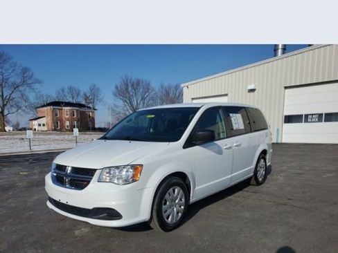 Used 2018 Dodge Grand Caravan SE w/ UConnect Hands-Free Group image 45