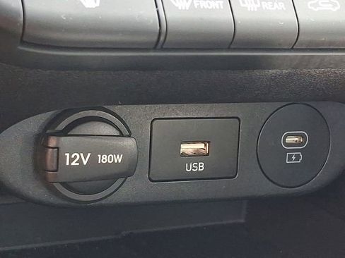 Certified 2025 Hyundai Elantra Limited FWD image 25