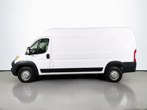 Used 2024 RAM ProMaster 2500 w/ Convenience Group FWD image 4