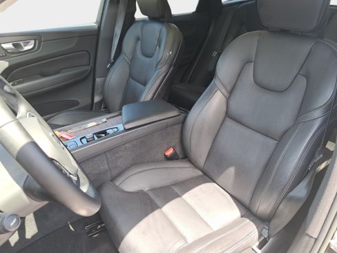 Used 2023 Volvo XC60 B5 Ultimate w/ Climate Package FWD image 15
