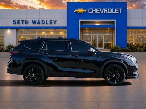 Used 2024 Toyota Highlander XSE FWD image 8