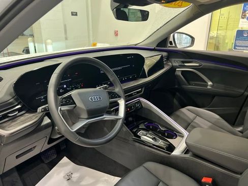 Used 2025 Audi Q5 Premium w/ 19" Wheel Package AWD/4WD image 12