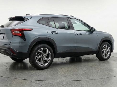 Used 2025 Chevrolet Trax LT image 9