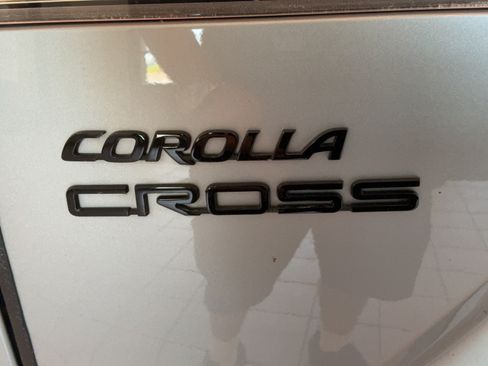 Used 2024 Toyota Corolla Cross AWD Hybrid w/ Moonroof Package image 38