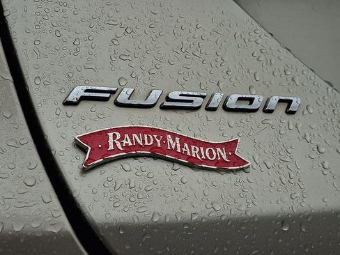 Used 2017 Ford Fusion SE w/ Fusion SE Technology Package image 30