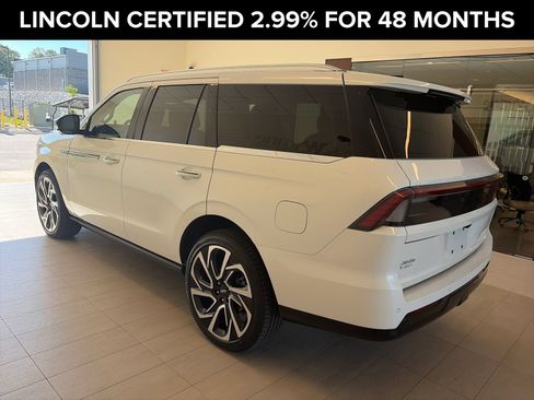 Certified 2026 Lincoln Navigator Reserve AWD/4WD image 2