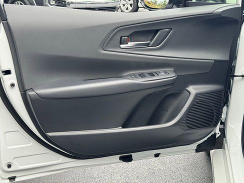 New 2025 Toyota Prius Plug-In Hybrid image 18