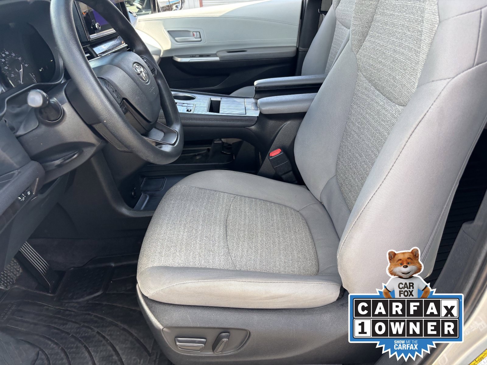 Used 2025 Toyota Sienna LE AWD/4WD image 20