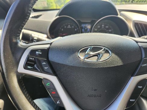 Used 2017 Hyundai Veloster Value Edition FWD image 19