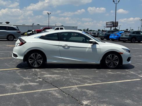 Certified 2018 Honda Civic EX-T image 3
