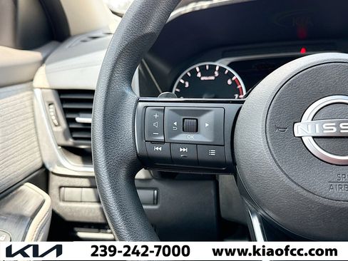 Used 2023 Nissan Rogue SV image 33