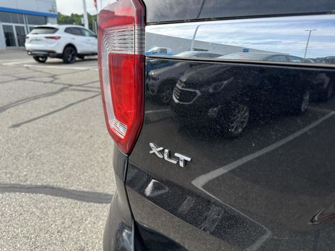 Used 2016 Ford Explorer XLT w/ Equipment Group 202A AWD/4WD image 5