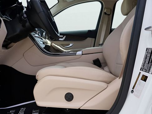 Used 2019 Mercedes-Benz GLC 300 4MATIC image 34