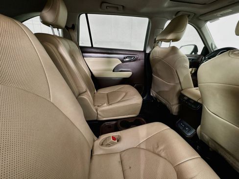 Used 2022 Toyota Highlander Limited FWD image 25