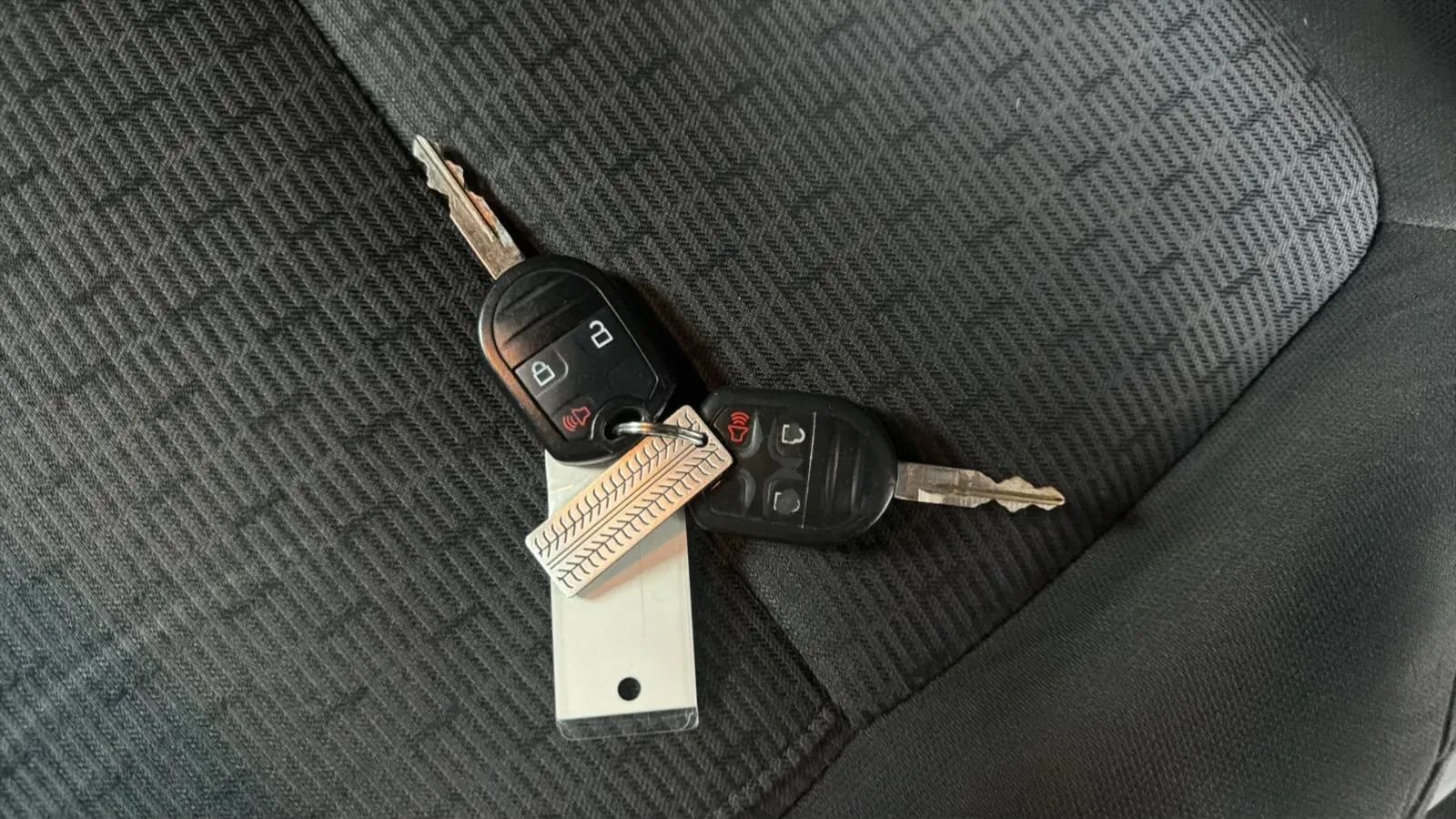 Used 2015 Ford Explorer XLT FWD image 28