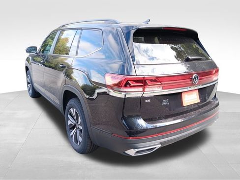 Used 2025 Volkswagen Atlas SE image 3