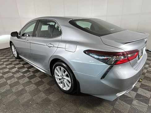 Used 2024 Toyota Camry SE FWD image 4