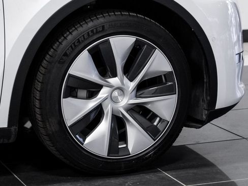 Used 2022 Tesla Model Y Long Range AWD/4WD image 54
