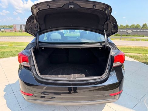 Used 2014 Hyundai Elantra SE w/ Option Group 02 FWD image 21