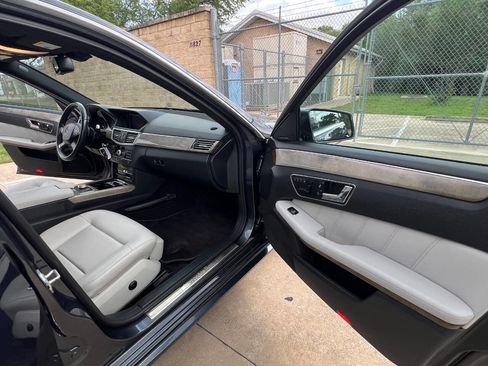 Used 2010 Mercedes-Benz E 350 Sedan image 32