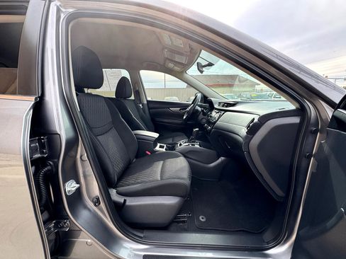 Used 2017 Nissan Rogue SV image 42