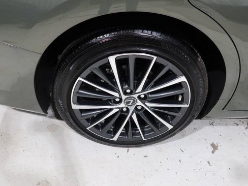 Used 2025 Lexus ES 300h w/ Premium Package FWD image 37