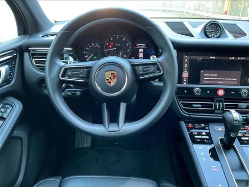 Certified 2025 Porsche Macan image 11