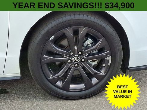 Used 2023 Toyota Sienna XSE image 9