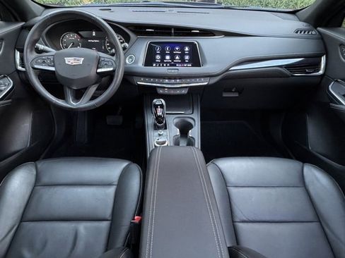 Used 2022 Cadillac XT4 Luxury w/ Cold Weather Package image 8